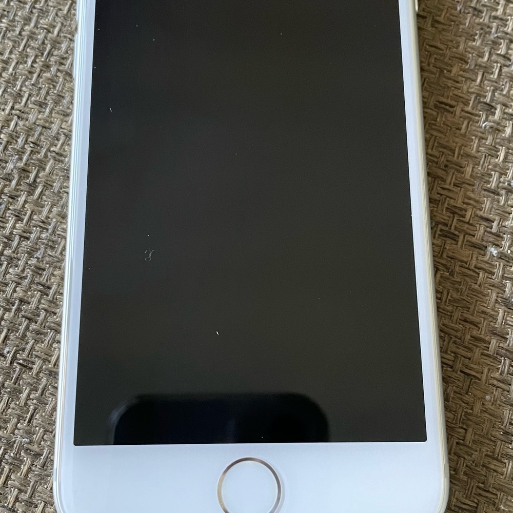 iPhone 7 in perfect working condition. Unlocked can be used with other carriers.